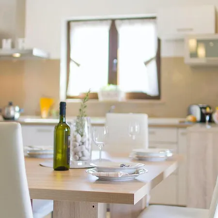 Dija Tatil Evi Juršići