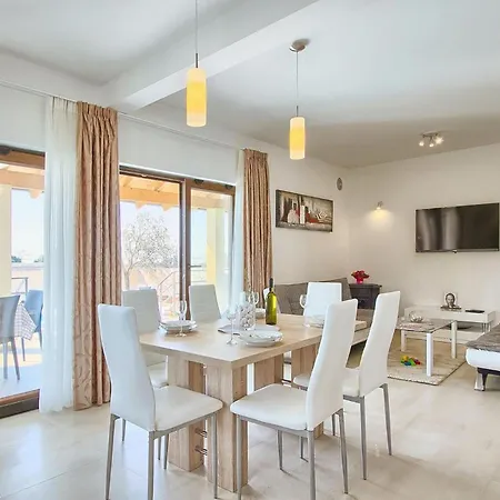 Dija Дом отдыха Jursici